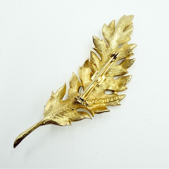 Vintage Signed CORO 1961 Goldtone Textured LEAF Pin Brooch - Picture 4 of 7